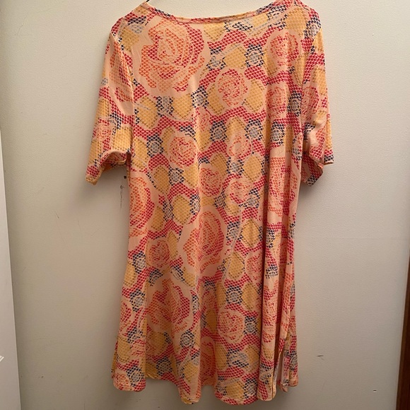 🎈SOLD🎈LuLaRoe Perfect T - Picture 2 of 3
